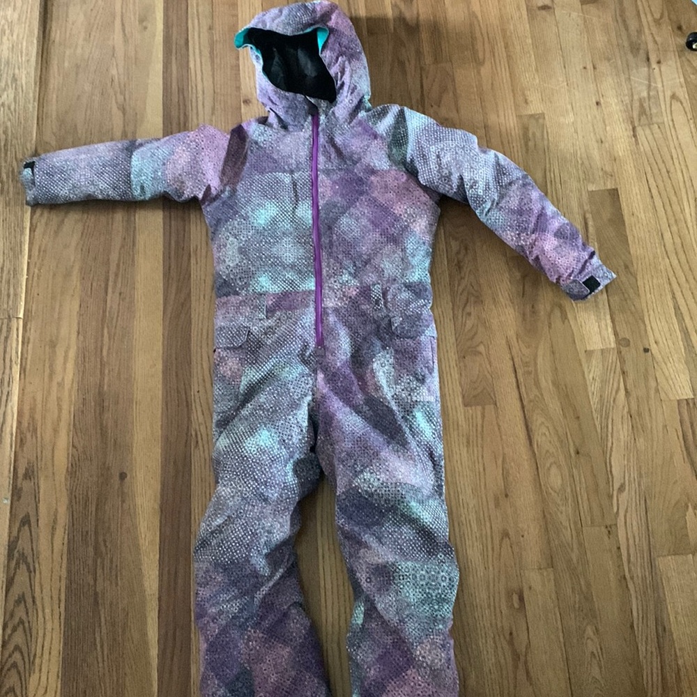 Girls size 686 Brand/size M (age 10-12) one-piece snow suit for snowboarding!